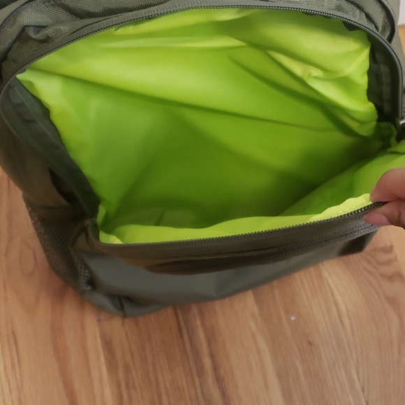 Backpack - Picture 4 of 6